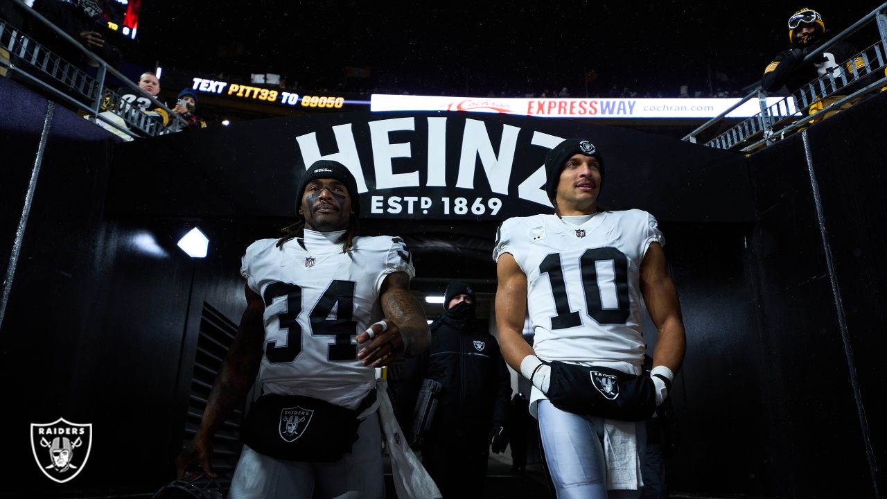 Las Vegas Raiders quarterback Chase Garbers #14 plays during a pre-season  NFL football game against the San Francisco 49ers Sunday, Aug. 13, 2023, in  Las Vegas. (AP Photo/Denis Poroy Stock Photo - Alamy