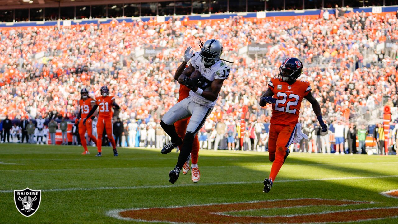 Gameday Photos: Week 11 vs. Broncos