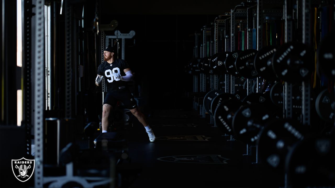 Las Vegas Raiders tight end Jacob Hollister (88) warms up before an NFL  football game against the Los Angeles Chargers, Sunday, Dec. 4, 2022, in  Las Vegas. (AP Photo/Rick Scuteri Stock Photo - Alamy