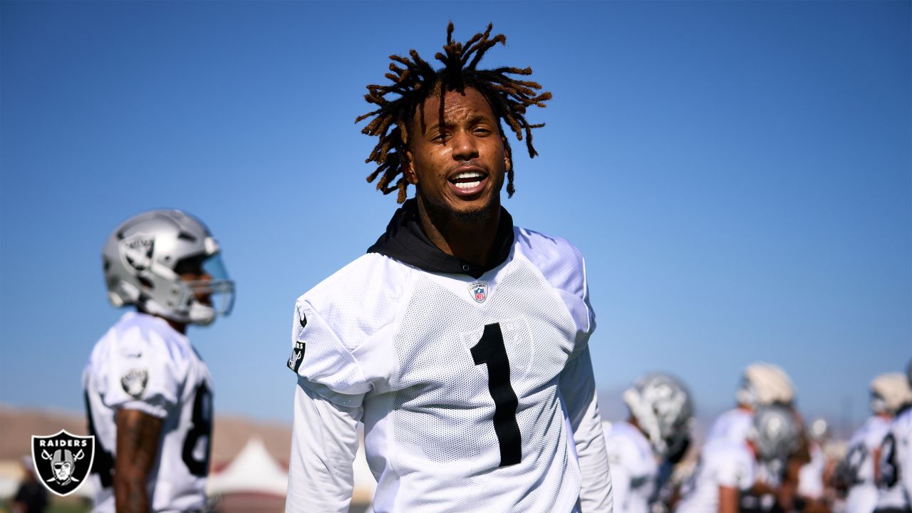 Las Vegas Raiders tight end Nick Bowers catches a pass during an NFL  football practice Tuesday, June 15, 2021, in Henderson, Nev. (AP Photo/John  Locher Stock Photo - Alamy