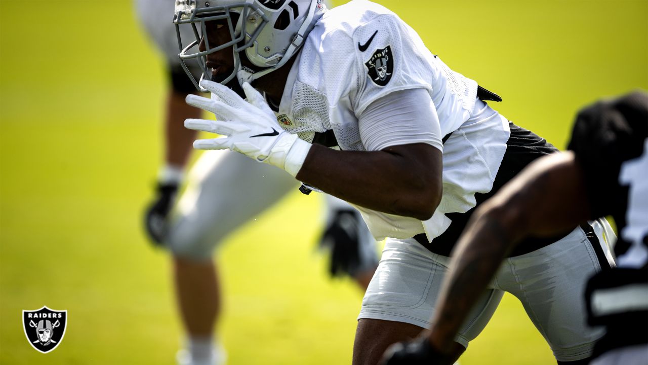 Las Vegas Raiders defensive end Carl Nassib (94) during training camp on  Thursday, Aug 19, 2021, in Thousand Oaks, Calif. (Dylan Stewart/Image of  Spor Stock Photo - Alamy