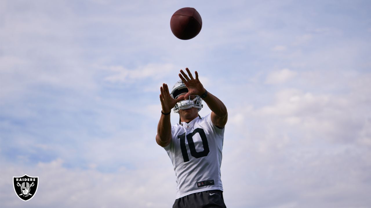 Las Vegas Raiders cornerback Anthony Averett (29) watches action against  the New England Patriots during the first half of an NFL preseason football  game, Friday, Aug. 26, 2022, in Las Vegas. (AP