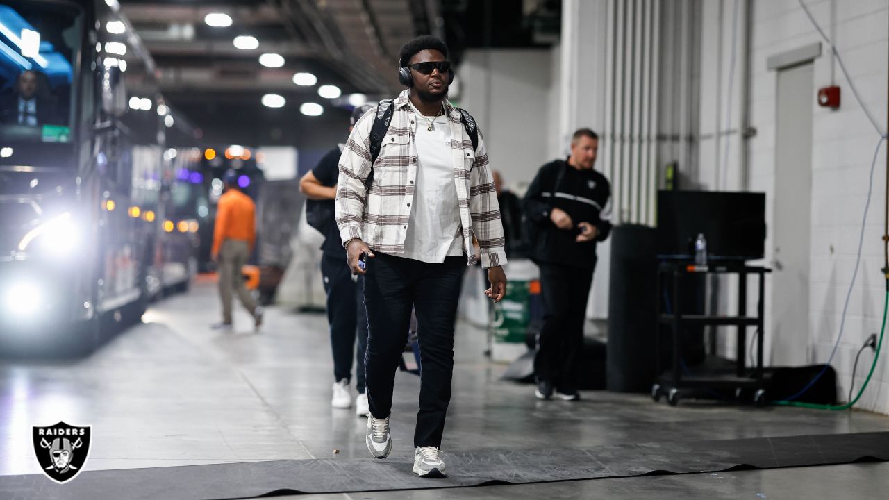 Pregame photos: Broncos arrive and prepare for Week 4 game vs. Raiders