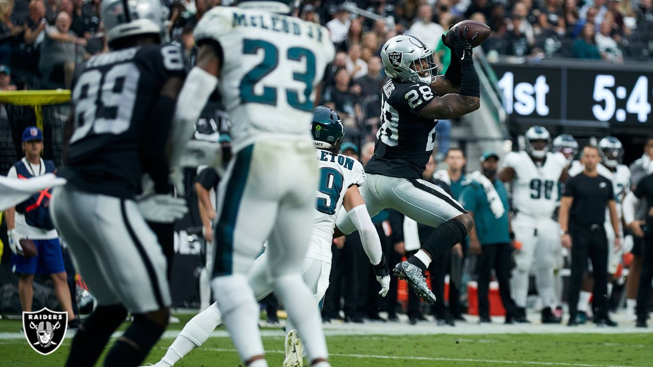 Raiders beat Eagles 33-22, improve to 5-2 on season