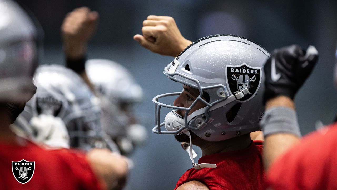 Derek Carr struggling to hit stride as Raiders struggle in