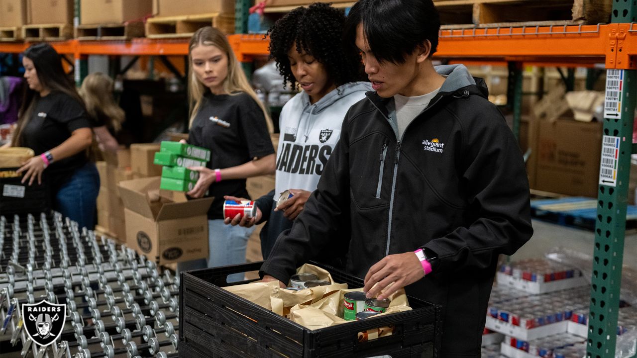 Raiders assist Southern Nevada community for Thanksgiving