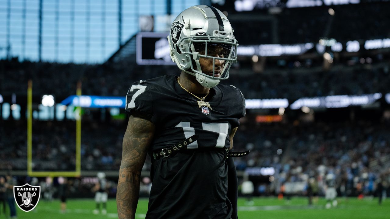 Las Vegas Raiders fullback Jakob Johnson (45) warms up before an NFL  football game against the Los Angeles Chargers, Sunday, Dec. 4, 2022, in  Las Vegas. (AP Photo/Rick Scuteri Stock Photo - Alamy