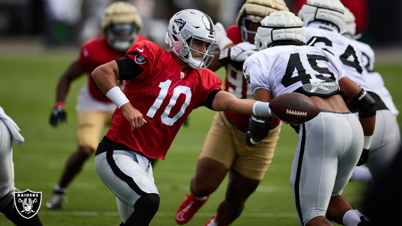 Raiders' Jimmy Garoppolo throws interceptions at training camp