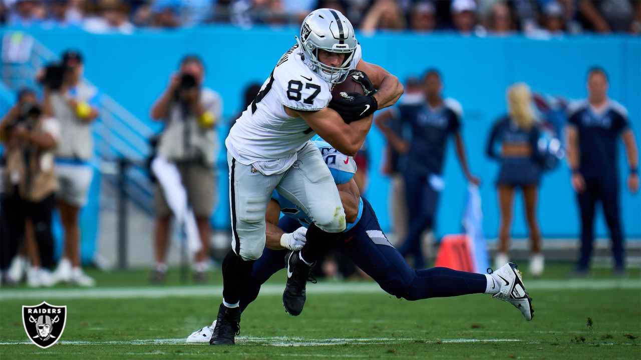 Las Vegas Raiders running back Brandon Bolden (34) takes a break during  their game against the Tennessee Titans Sunday, Sept. 25, 2022, in  Nashville, Tenn. (AP Photo/Wade Payne Stock Photo - Alamy