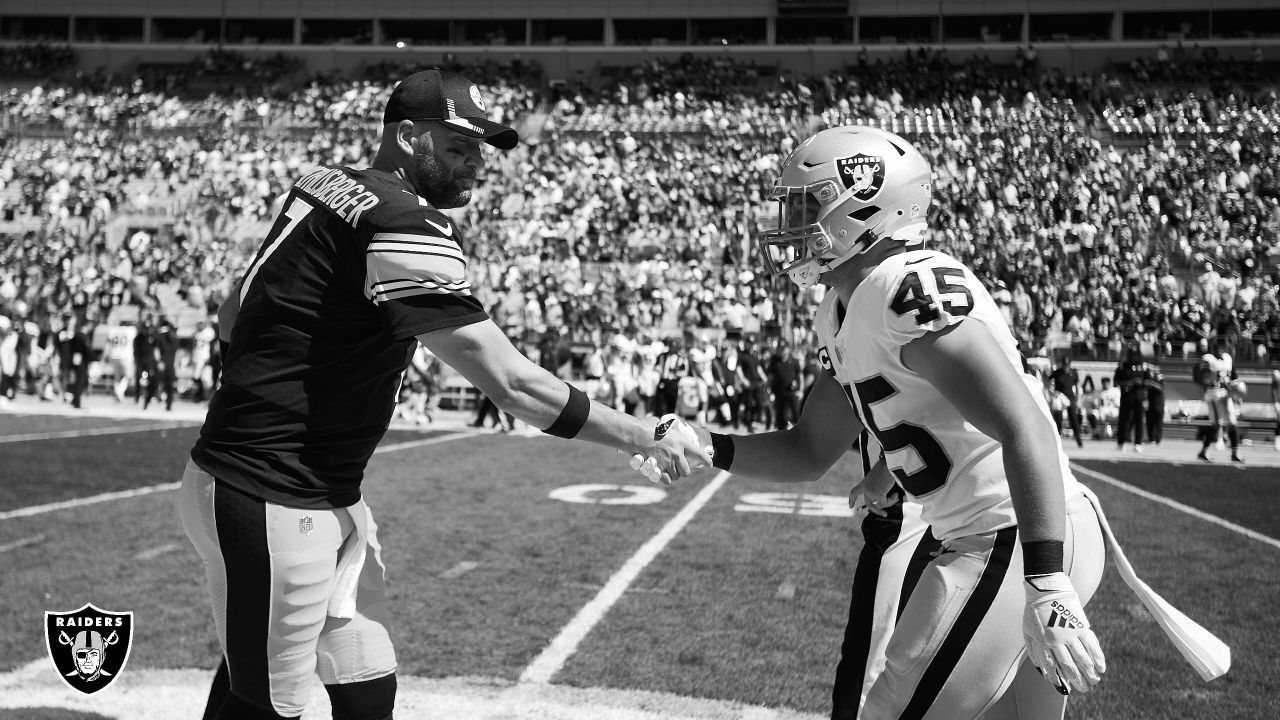 Las Vegas Raiders fullback Alec Ingold warms up against Kansas