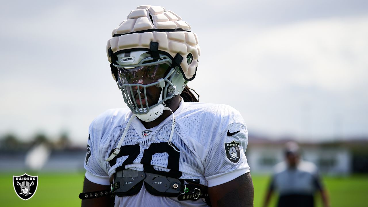 Maxx Crosby gets physical in Raiders' spirited first practice of training  camp in pads - The Athletic