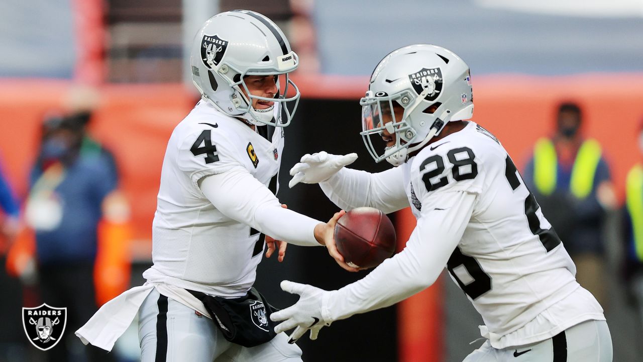 TE Darren Waller closes in on Tim Brown's Raiders record