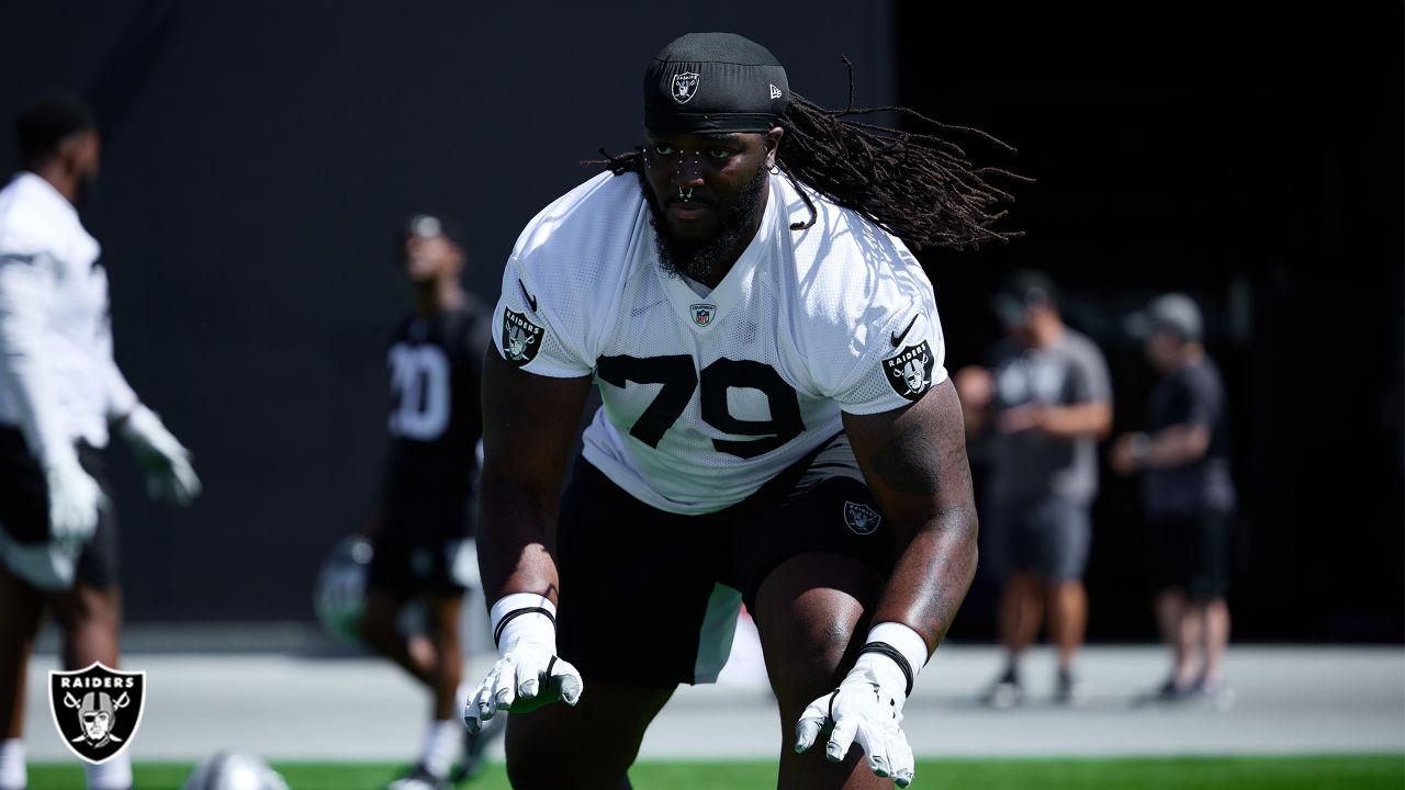 Raiders LT Kolton Miller excited about cohesion on offensive line