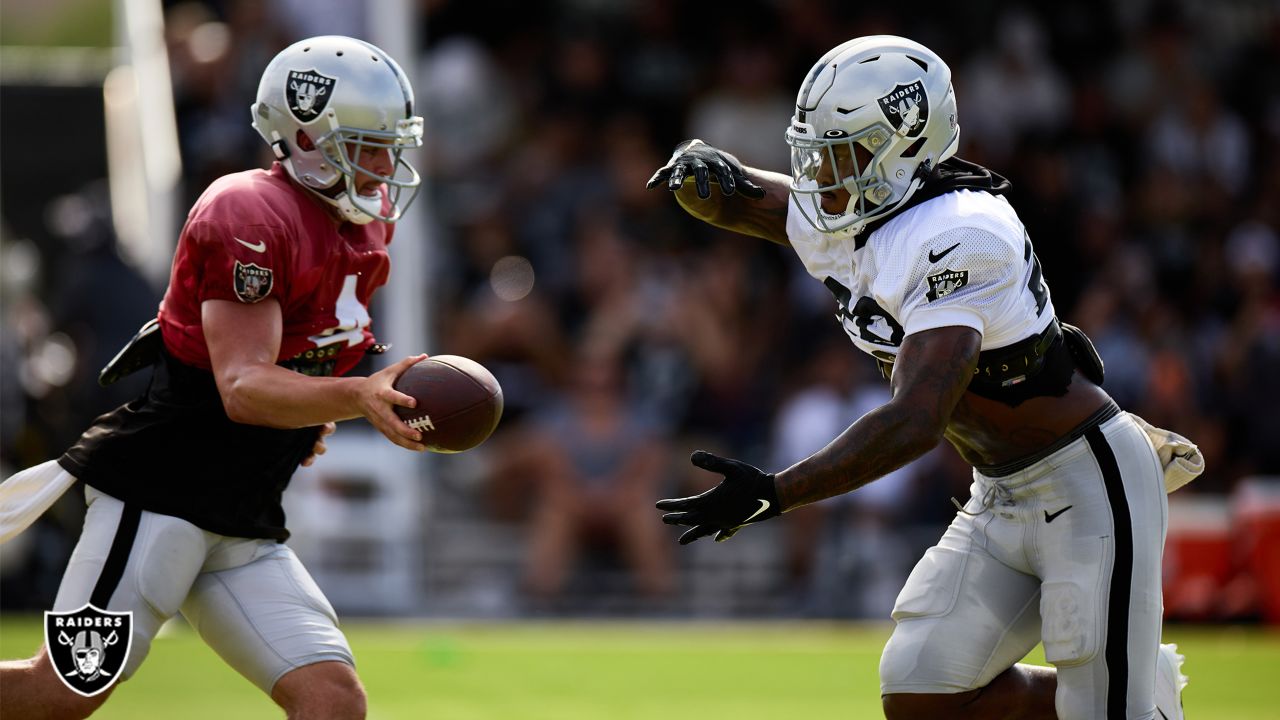 Raiders training camp: QB Jimmy Garoppolo rebounds, connects with Davante  Adams - Sports Illustrated