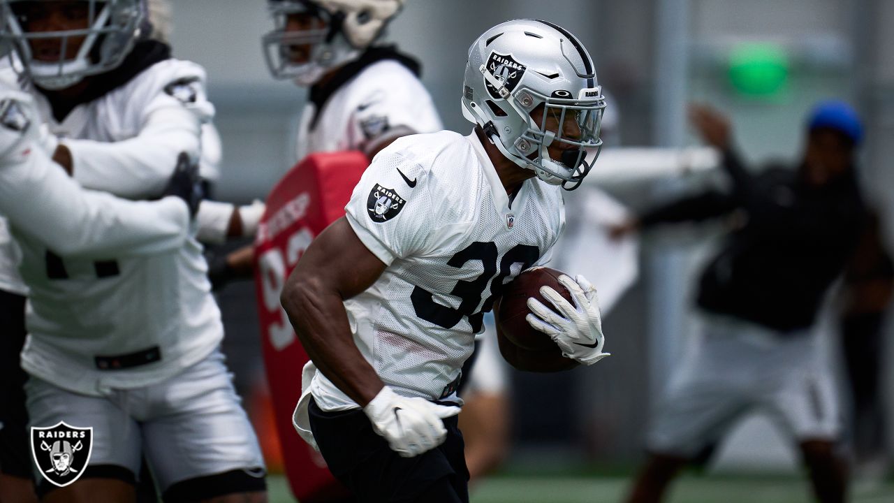 Oakland Raiders runningback, Tyrone Wheatley (47) makes his way down field  in the 2nd quarter of a game against the Kansas City Chiefs at Network  Associates Coliseum on Sunday afternoon. The Raiders