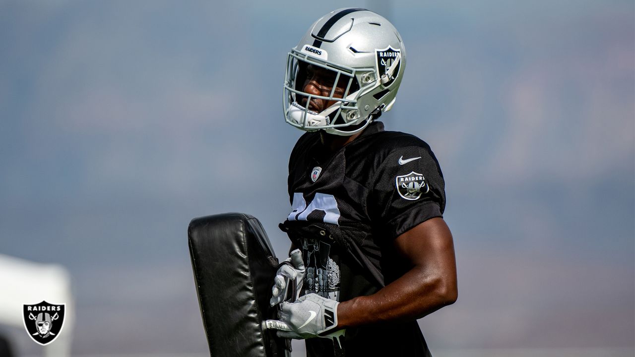 Raiders training camp: QB Jimmy Garoppolo rebounds, connects with Davante  Adams - Sports Illustrated