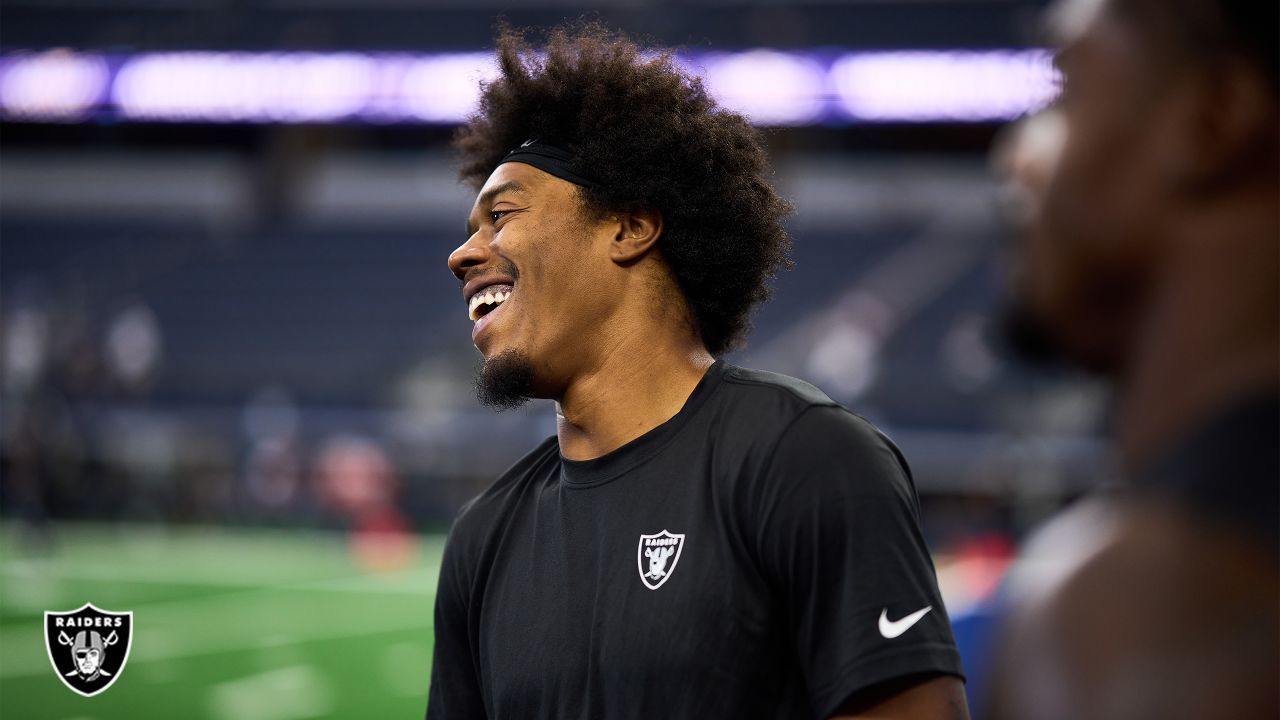 Las Vegas Raiders wide receiver Keelan Cole (84) warms up before