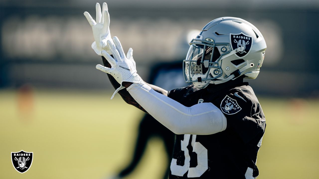 Raiders running back Devontae Booker (23) warms up before the start of an  NFL football game aga …