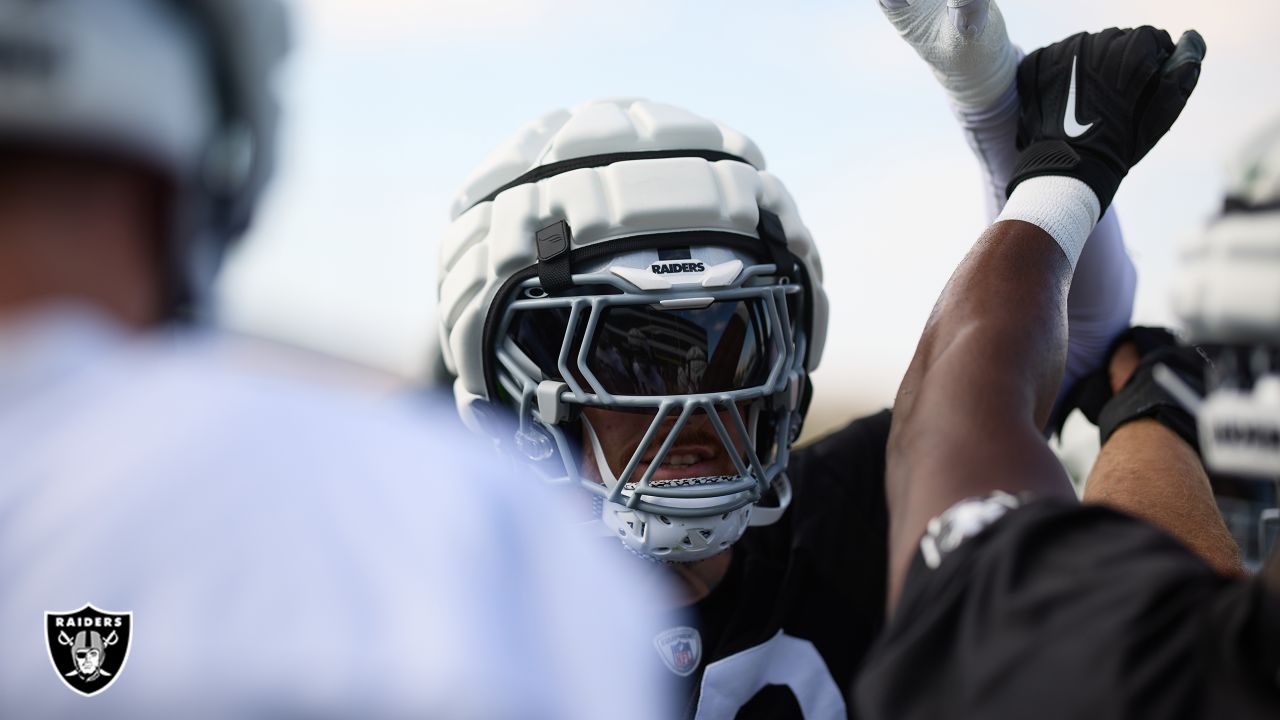 Maxx Crosby gets physical in Raiders' spirited first practice of