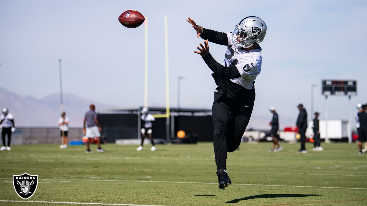 Las Vegas Raiders punter A.J. Cole (6) in action during an NFL football  game against the San Francisco 49ers, Sunday, Aug. 28, 2021, in Santa  Clara, Calif. (AP Photo/Scot Tucker Stock Photo - Alamy