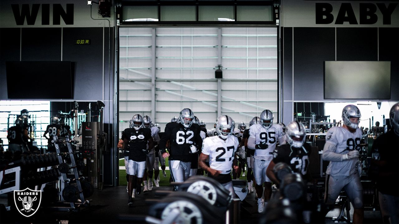 Las Vegas Raiders defensive end Carl Nassib (94) during training camp on  Thursday, Aug 19, 2021, in Thousand Oaks, Calif. (Dylan Stewart/Image of  Spor Stock Photo - Alamy