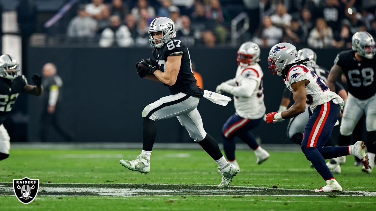 Raiders studs and duds from Week 15 win vs. Patriots