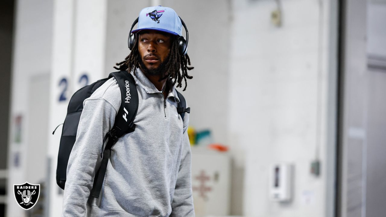 Pregame photos: Broncos arrive and prepare for Week 4 game vs. Raiders