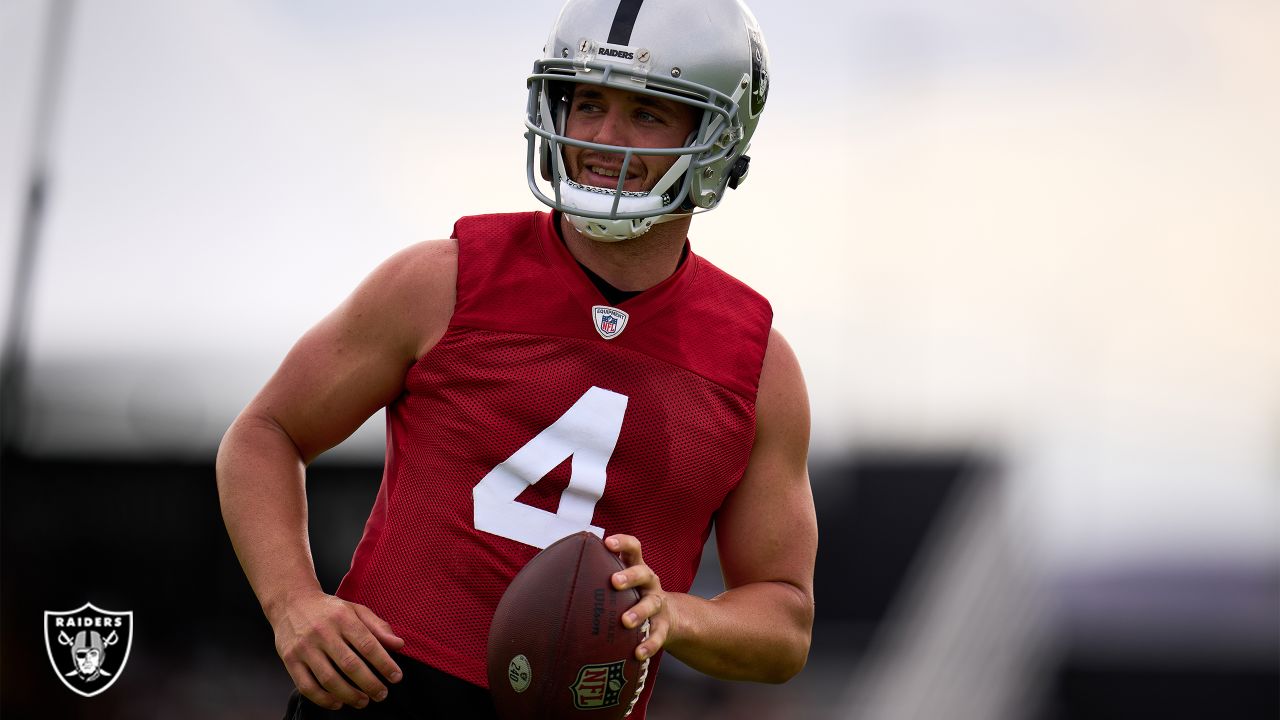 Raiders will bench Derek Carr, start Jarrett Stidham to finish season - Las  Vegas Sun News