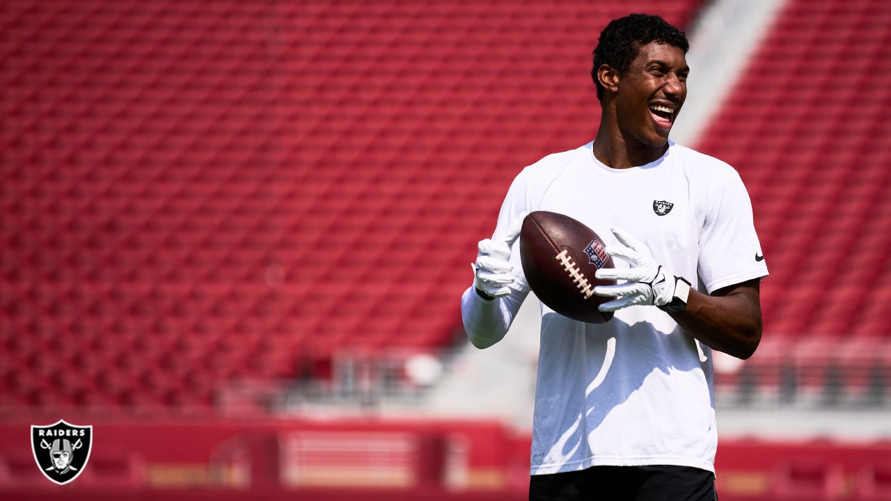 Wide receiver (19) DJ Turner of the Las Vegas Raiders warms up