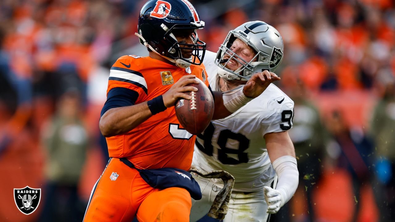 Las Vegas Raiders defensive end Maxx Crosby (98) during the first half of  an NFL football game against the Denver Broncos, Sunday, Oct 2, 2022, in  Las Vegas. (AP Photo/Rick Scuteri Stock