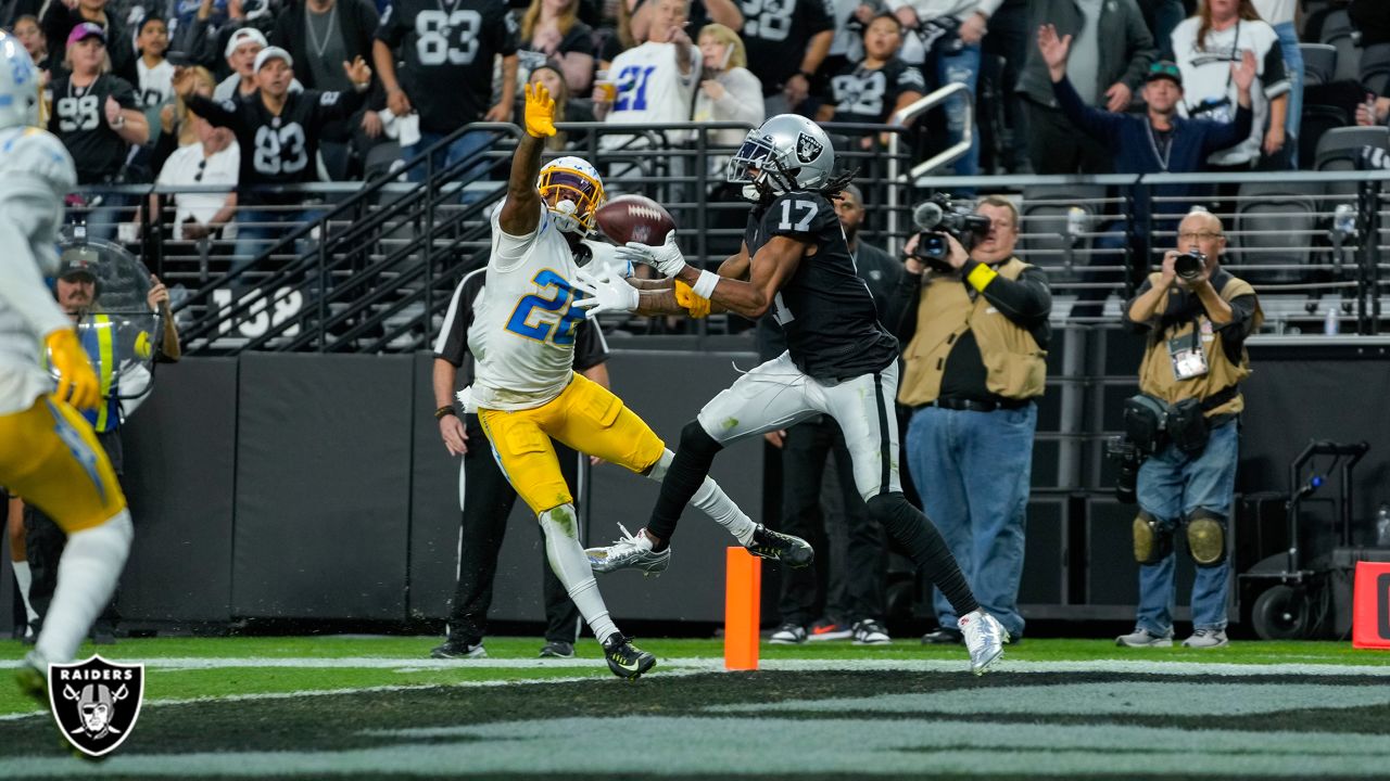 Garrett shines for Rams, but Raiders hold on for 17-16 win