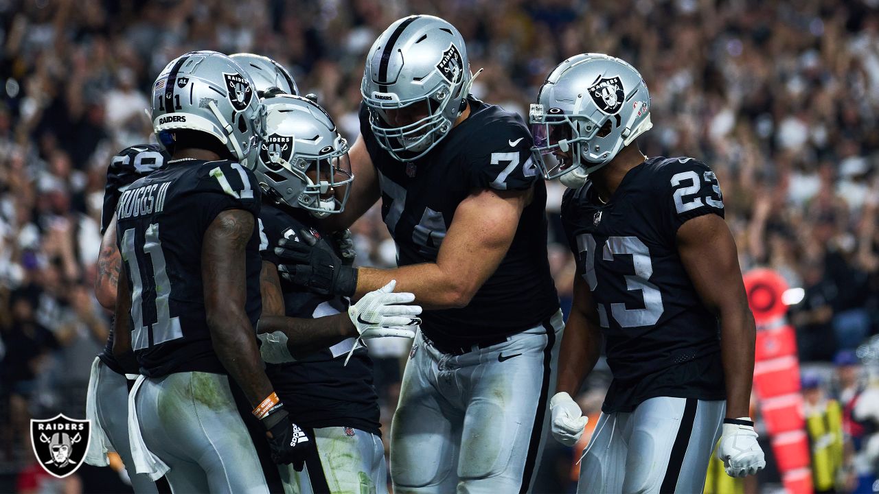 Raiders News: Maxx Crosby wins AFC Defensive Player of the Week - Silver  And Black Pride