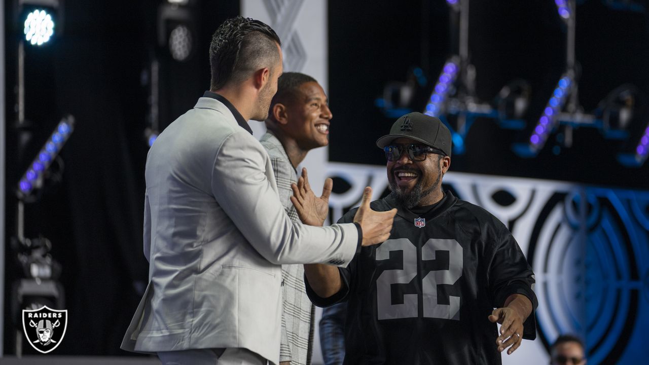 Raider Nation shows up and shows out for first round of NFL Draft
