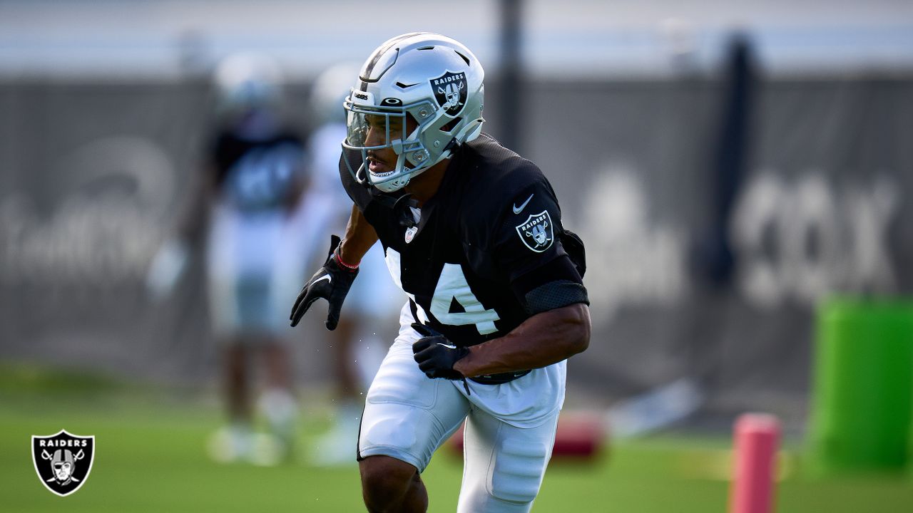 Maxx Crosby gets physical in Raiders' spirited first practice of training  camp in pads - The Athletic