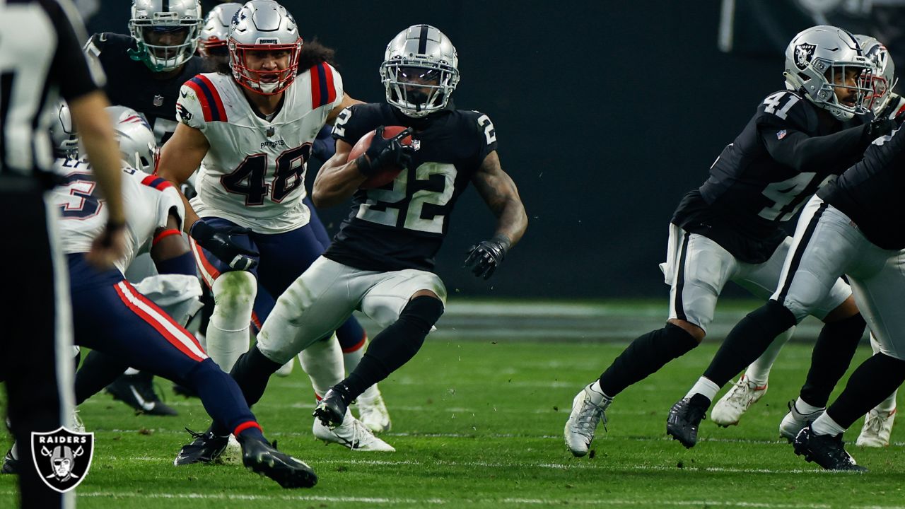 Quick Snap: Defensive touchdown in the final seconds gives Raiders the win  over Patriots