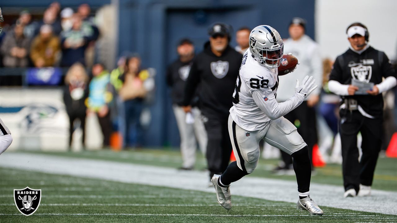 Las Vegas Raiders running back Josh Jacobs (28) runs the ball against the  Indianapolis Colts during the first half of an NFL football game, Sunday,  Nov 13, 2022, in Las Vegas. (AP