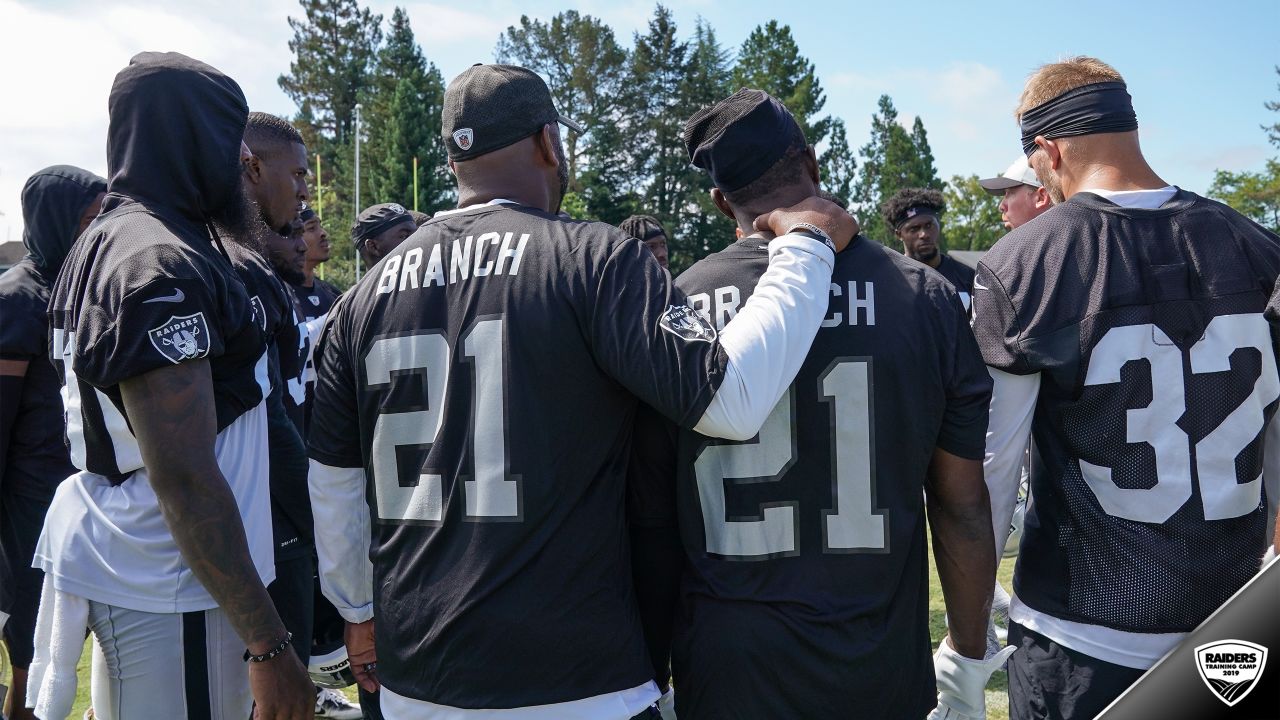 Netflix, Cheetos and running after practice: 24 hours with Raiders  defensive tackle Johnathan Hankins - The Athletic