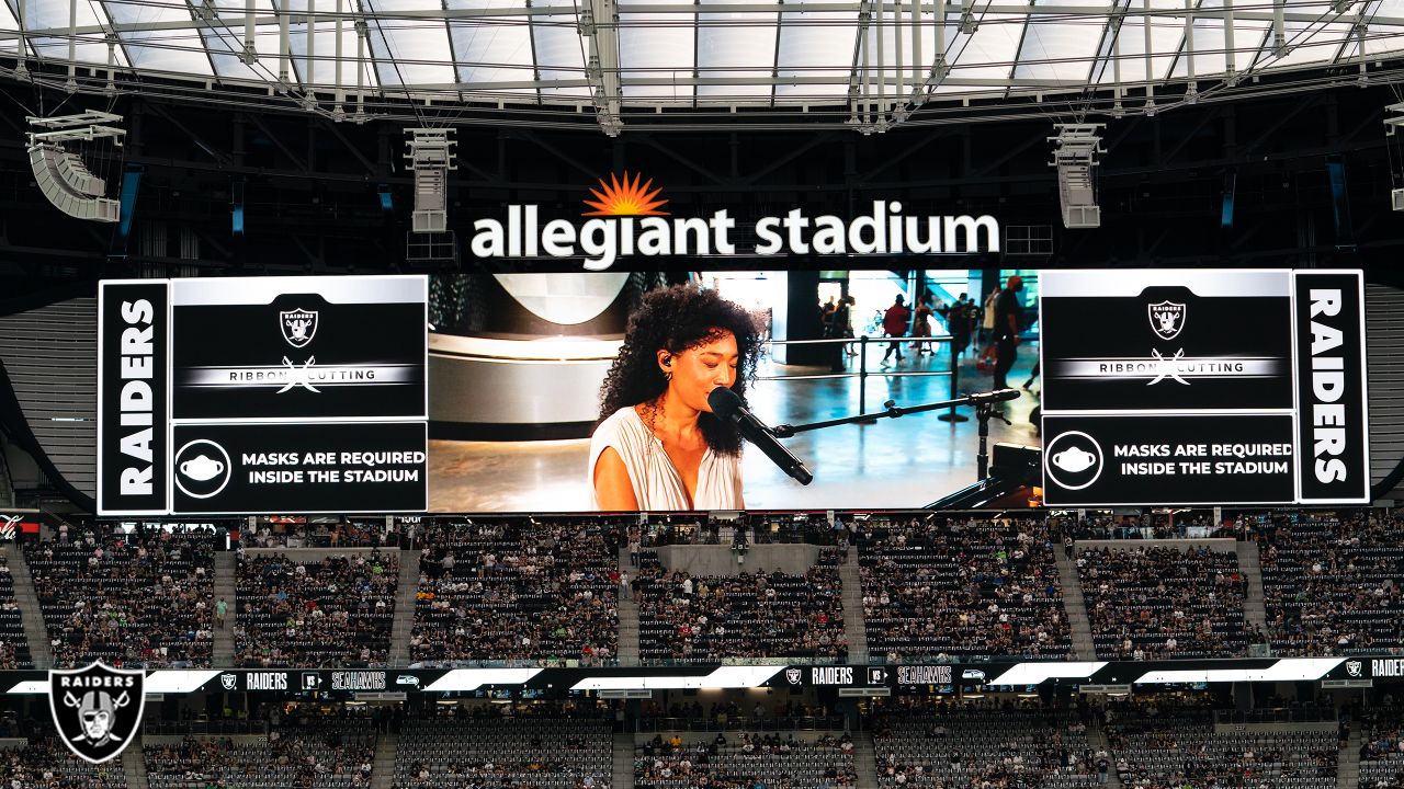 Anyone else not a fan of the lack of natural light in Allegiant Stadium?  The early renders looked beautiful. Should've had the same roof as SoFi. :  r/raiders