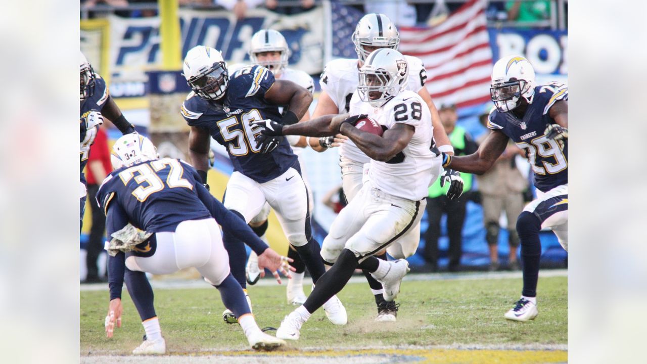 Raiders build big lead, beat Chargers 37-29