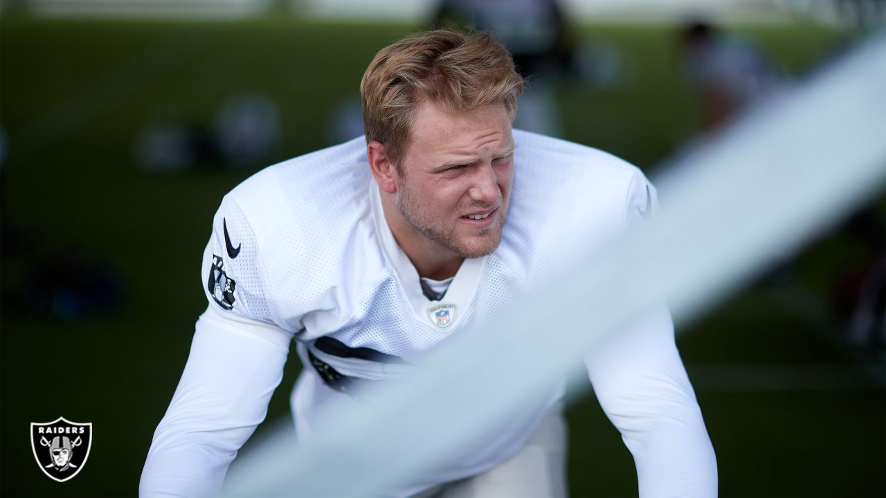 Team of Las Vegas Raiders Football Players Practice on the Field in the  City of Las Vegas, Nevada Editorial Stock Image - Image of players,  offense: 289561589