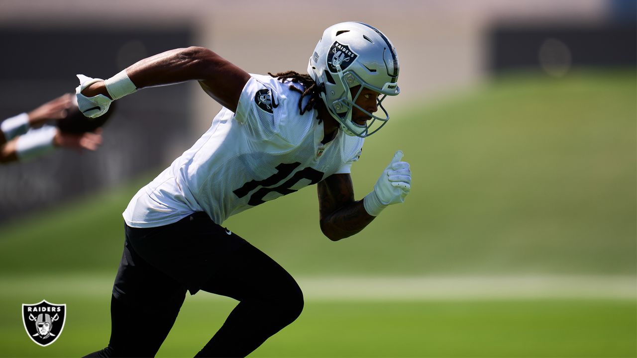 Las Vegas Raiders' Jacob Hollister practices during NFL football training  camp, Thursday, July 21, 2022, in Henderson, Nev. (AP Photo/John Locher  Stock Photo - Alamy