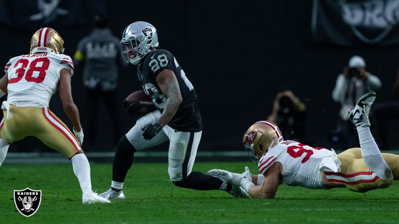 Raiders' Josh Jacobs wins FedEx NFL Player of the Year award