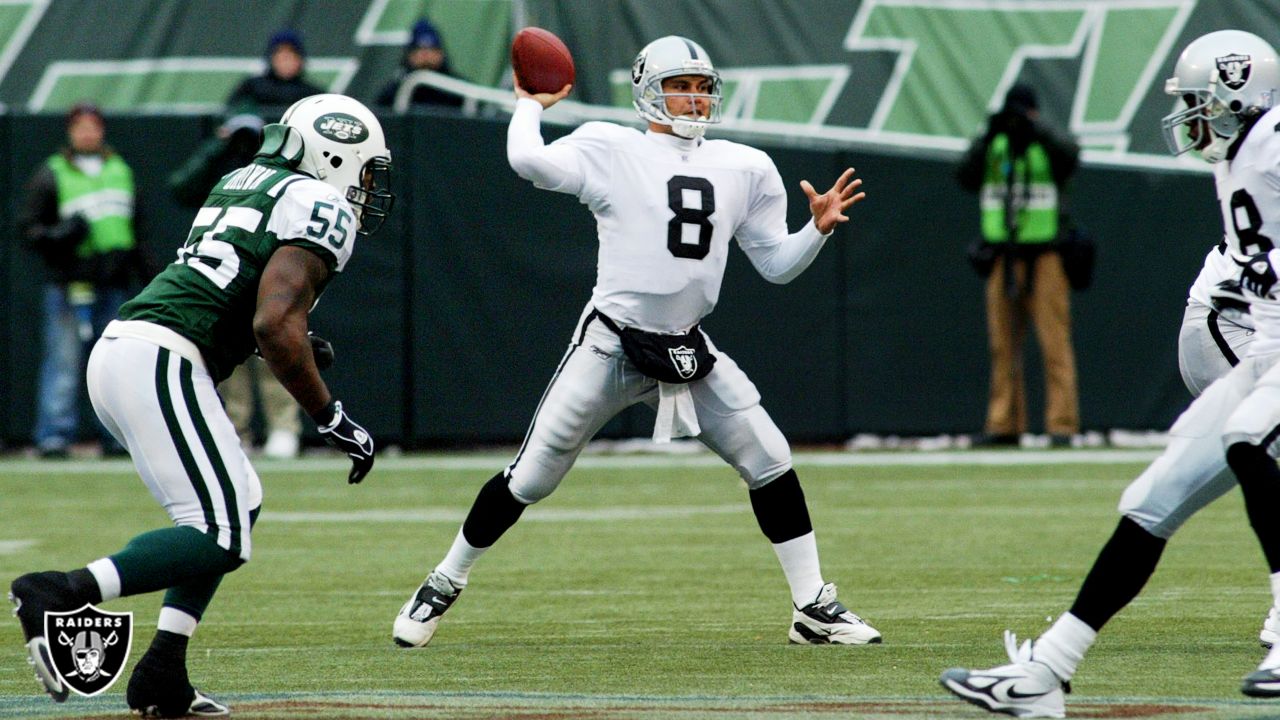 East Rutherford, New Jersey, USA. 24th Nov, 2019. Oakland Raiders  quarterback Derek Carr (4) during a NFL game between the Oakland Raiders  and the New York Jets at MetLife Stadium in East