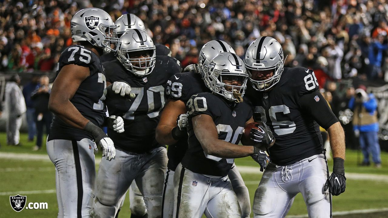 Oakland Raiders tight end Lee Smith celebrates scoring a touchdown