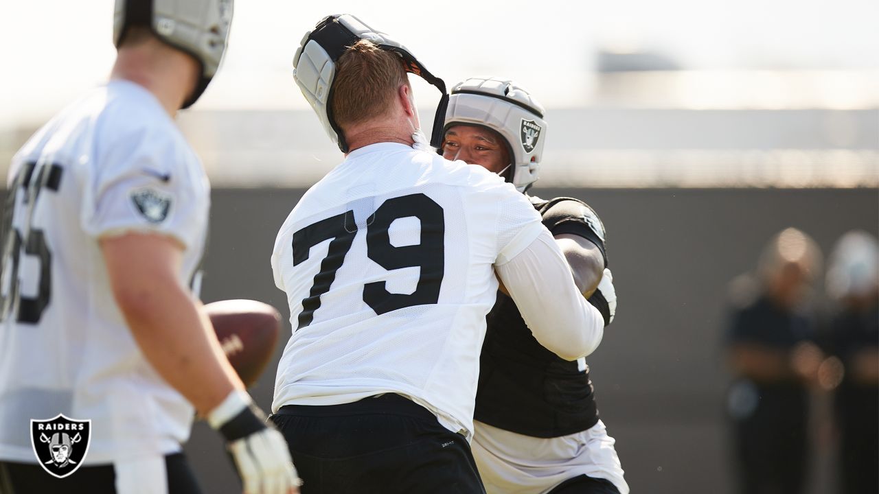 Raiders news: Greg Olson excited about young offensive linemen