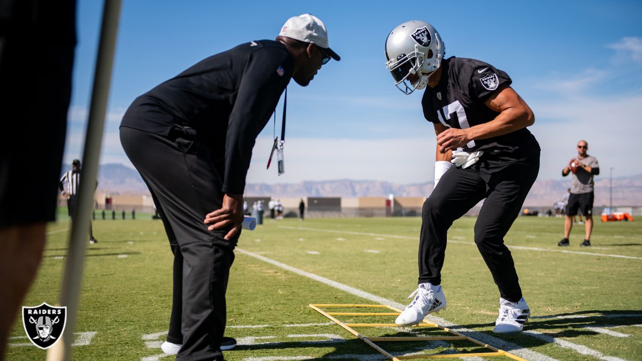 Las Vegas Raiders punter A.J. Cole (6) in action during an NFL football  game against the San Francisco 49ers, Sunday, Aug. 28, 2021, in Santa  Clara, Calif. (AP Photo/Scot Tucker Stock Photo - Alamy