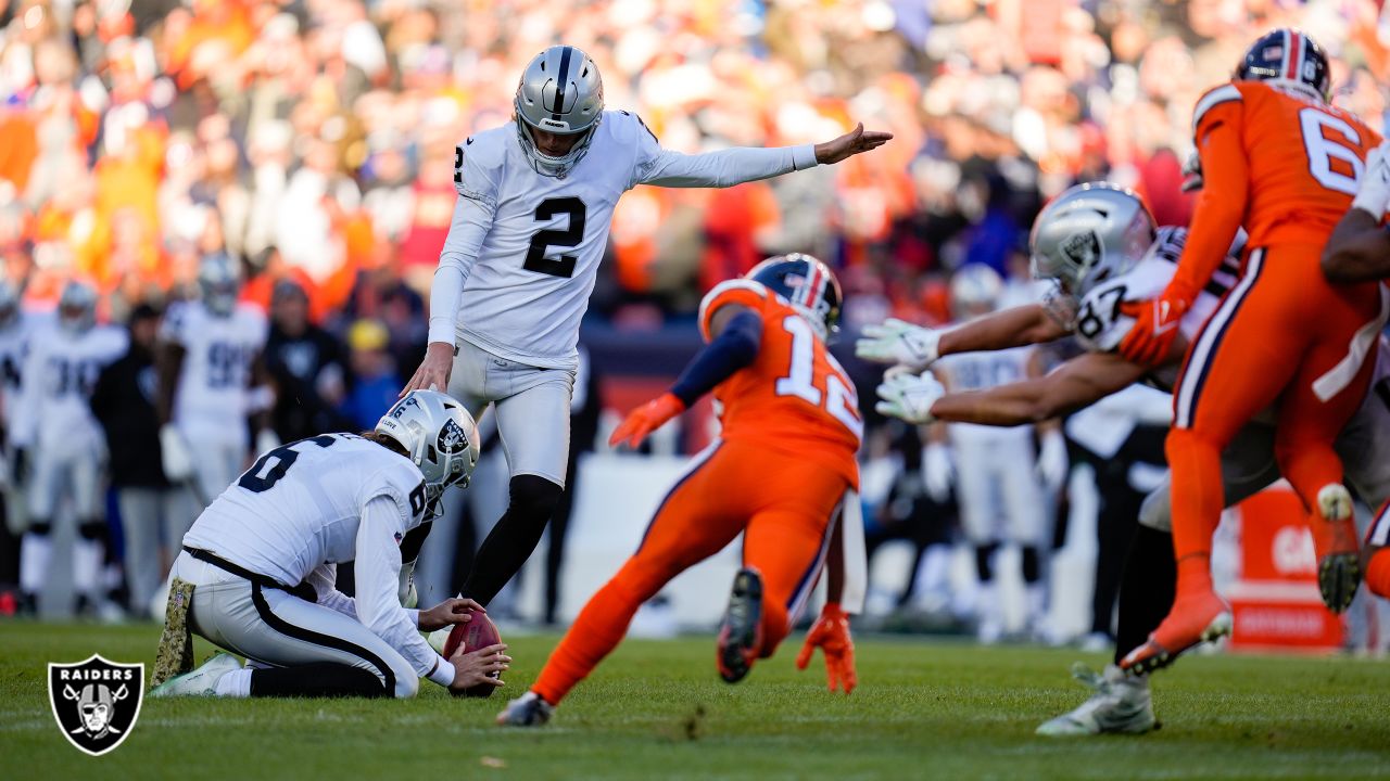 Las Vegas Raiders defensive end Maxx Crosby (98) warms up before an NFL  football game against the Denver Broncos in Denver, Sunday, Nov. 20, 2022.  (AP Photo/David Zalubowski Stock Photo - Alamy