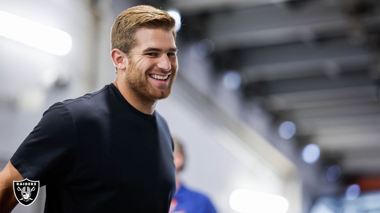 Pregame photos: Broncos arrive and prepare for Week 4 game vs. Raiders