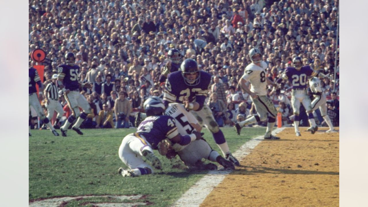 Super Bowl 11 - Raiders vs Vikings Score, Winner, & Stats 