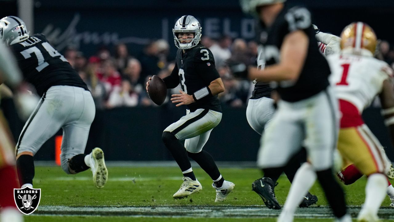 Halftime Report: Jarrett Stidham getting loose in his first NFL start